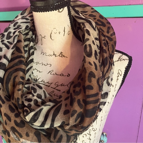 Leopard Print Scarf - Picture 4 of 5